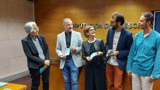 Herminia Ballestín, Ramón Lasaosa, Maribel de Pablo, junto a los organizadores Eduardo Lostal y Miguel Pollán.