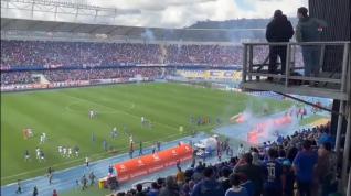 Suspenden un partido de fútbol en Chile tras varias personas heridas por el lanzamiento de bengalas