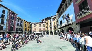 MUSIQUEANDO ‘Musiqueando’ celebró su octava edición en la plaza Mayor de Graus.