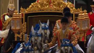 Carlos III y Camila llegan a Westminster en un carruaje especial