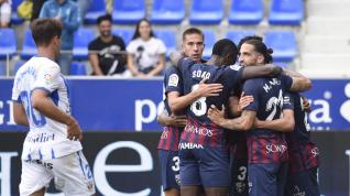Los jugadores de la SD Huesca celebran el tanto de Juan Carlos Real en el partido de ida ante el Leganés.