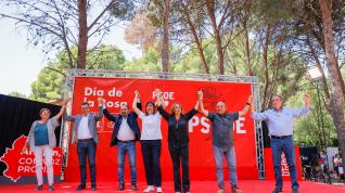 Representantes del PSOE aragonés ayer en la celebración del Día de la Rosa.