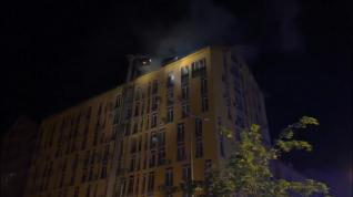 Un ataque con dron sobre Kiev causa un incendio en un bloque residencial
