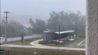 El tifón Mawar golpea con fuerza la isla estadounidense de Guam