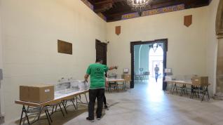 Los colegios electorales de la capital altoaragonesa se montaron el viernes por la tarde.