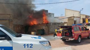 Bomberos de la DPZ sofocan un incendio en un corral de Ejea de los Caballeros