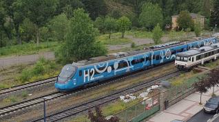 El “tren del hidrógeno” estaba estacionado ayer por la mañana en Sabiñánigo.