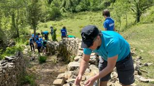 Tareas de rehabilitacion en el pueblo de Susín con la participacion del Grupo Scout Rafael Andolz de Huesca.