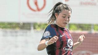 Imagen 83371917 Sara González golpea el balón en un partido en San Jorge.