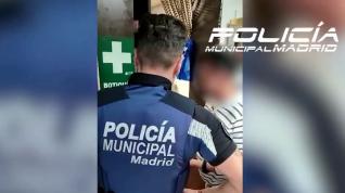 Descubren una sala para orgías oculta tras la estantería de un 'after' ilegal en Usera