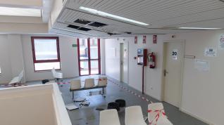 Estado en el que ha quedado la planta superior del centro de salud Torrero-La Paz, en Zaragoza.