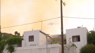 El fuego arrasa la isla griega de Rodas y provoca el desalojo de 30.000 personas