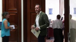 Dos diputados del PP, primeros en presentar sus credenciales en el Congreso
