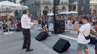 El alcalde de Vigo, Abel Caballero, sorprende a los vecinos con un rap