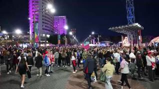 Imágenes del ambiente a las afueras del Estadio de Australia en Sídney