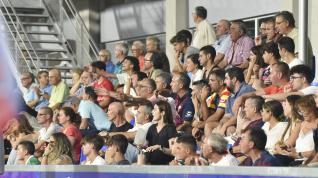 Aficionados de la SD Huesca en El Alcoraz durante la derrota con el Tenerife.
