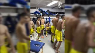 Cánticos y abrazos al lesionado Nieto en el vestuario del Real Zaragoza, tras la victoria en Cartagena