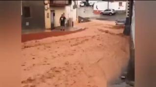 Una fuerte tromba inunda las calles de Villanueva de Huerva