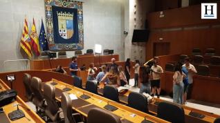 Un grupo de 10 jóvenes se adentró en la tarde de este martes en las Cortes de Aragón, con la intención de 'okuparlas'