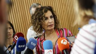 La ministra de Hacienda en funciones, María Jesús Montero, hace declaraciones a los medios.