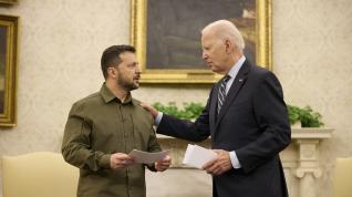 El presidente estadounidense Joe Biden se reúne con el presidente ucraniano Volodymyr Zelensky en la Casa Blanca.