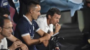 Ziganda, observa desde el banquillo el partido con el Sporting.