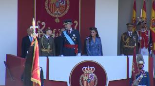 Complicidad entre la Princesa Leonor y los Reyes en el desfile del 12-O