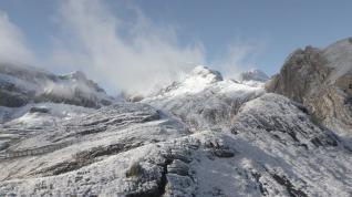 Vídeo | La borrasca Aline deja una fina nevada en Candanchú y Astún