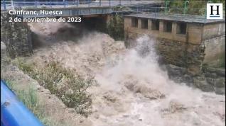 Tensión por la crecida del río Aragón en Canfranc