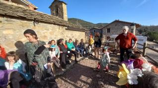 Vecinos de Caneto en una fiesta infantil.