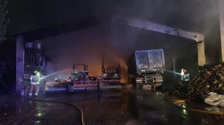 El incendio se ha producido en una nave agrícola en Pozán de Vero.