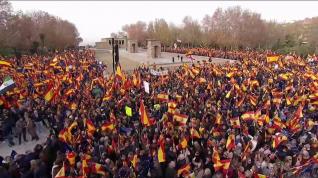 Miles de personas respaldan a Feijóo en su acto contra la amnistía en Madrid