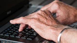 hands-545394_1280