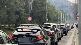 Atascos en Puente Sardas para salir de Sabiñánigo hacia la autovía A-23.