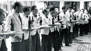 Carrera de camareros, en el paseo de la Independencia de Zaragoza, en 1941.