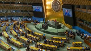El ministro español de Exteriores, José Manuel Albares, habla durante una sesión de la Asamblea General de la ONU con motivo de la conmemoración de los dos años de la guerra en Ucrania