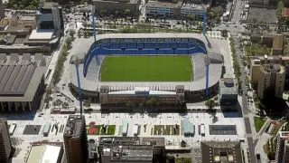 Vista aérea del campo de fútbol de la Romareda, que sigue a la espera de su sustitución por un nuevo estadio en San José.