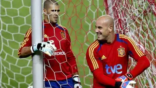 Valdés y Pepe Reina se entrenan para el partido de este martes