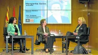 Carmen Serrano, Margarita Salas y Pilar Zaragoza conversaron el pasado miércoles en la Aljafería.