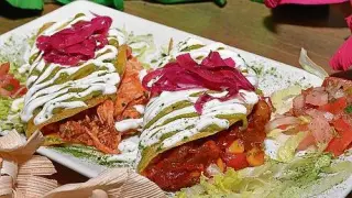Las quesadillas mexicanas de rajas y de pollo que preparan en La Quebradora.