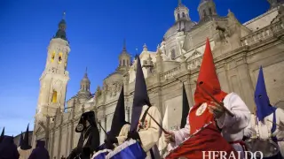 Procesión del pregón de Semana Santa el 28 de marzo de 2015 en la plaza del Pilar de Zaragoza.