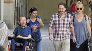 Pablo Echenique y Pablo Iglesias llegan a la reunión de Podemos