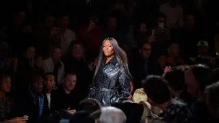 Naomi Campbell durante el desfile de Vuitton.