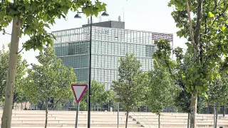 Fachada de la sede del Instituto Aragonés del Agua, situado en la avenida de José Atarés.
