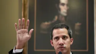 Venezuelan opposition leader Juan Guaido, who many nations have recognized as the country's rightful interim ruler, takes part in a meeting with members of the National Assembly in Caracas, Venezuela, April 16, 2019. REUTERS/Ueslei Marcelino [[[REUTERS VOCENTO]]] VENEZUELA-POLITICS/