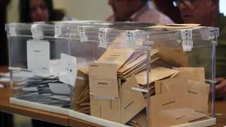 Urnas en un colegio electoral de Málaga