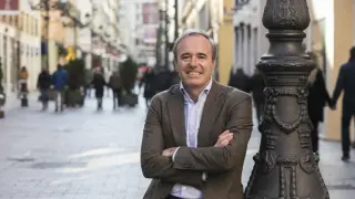 Jorge Azcón, en la calle Alfonso de Zaragoza