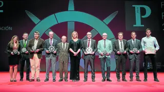 La consejera Gastón y Ramón Tejedor (IAF), con representantes de ganadores y finalistas.