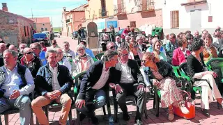 El candidato del PP-Aragón critica a quienes reniegan de las diputaciones y promete medidas contra la despoblación.