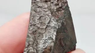 Fotografía del fragmento del meteorito 'Zaragoza' que está actualmente a la venta en Catawiki